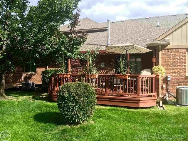 16647 Country Ridge Court Macomb, MI 48044 - Photo 3 of 20 31376308-2.JPG