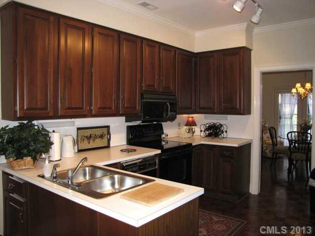 2811 Sharon View Road, Unit 25 Charlotte, NC 28210 - Photo 6 of 15 Gallery Image 6
