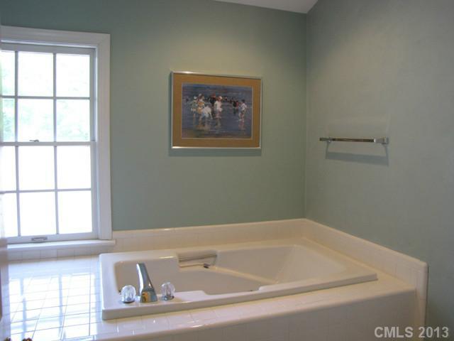 2811 Sharon View Road, Unit 25 Charlotte, NC 28210 - Photo 9 of 15 Gallery Image 9