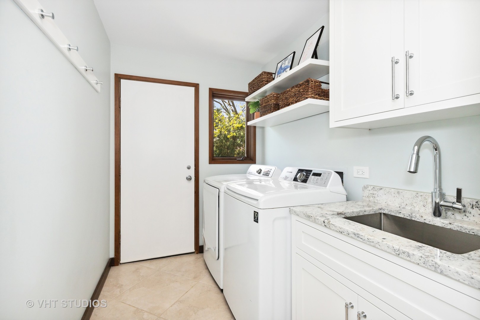 770 Valley Road Lake Forest, IL 60045 - Photo 14 of 29 a utility room with dryer and washer