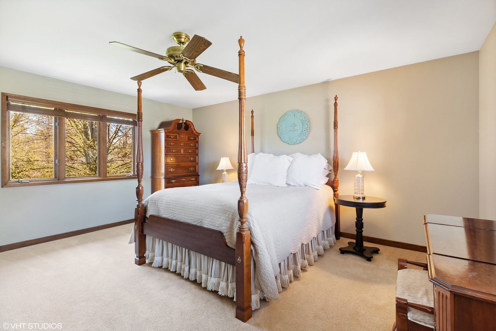 770 Valley Road Lake Forest, IL 60045 - Photo 15 of 29 a bed room with a bed and a lamp