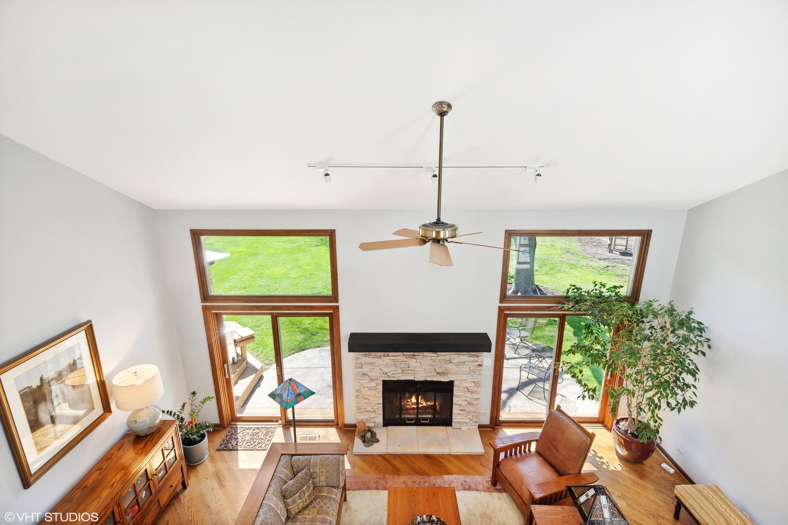770 Valley Road Lake Forest, IL 60045 - Photo 4 of 29 a living room with furniture and a fireplace