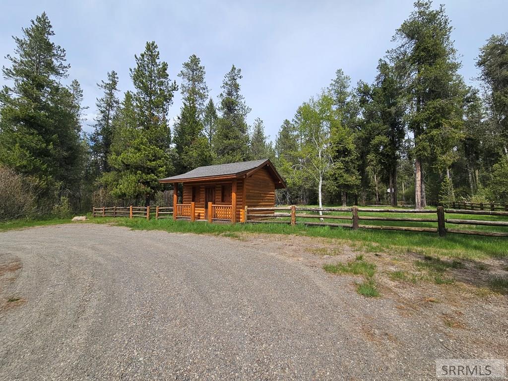 1537 Shadow Run Ashton, ID 83420 - Photo 5 of 22