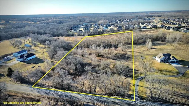 $269,900 | 805 East Outer Belt Road, Greenwood, MO 64034