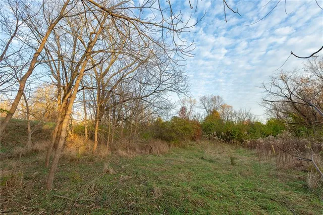 $269,900 | 805 East Outer Belt Road, Greenwood, MO 64034