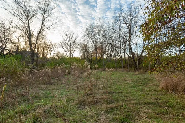 $269,900 | 805 East Outer Belt Road, Greenwood, MO 64034