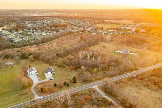 $269,900 | 805 East Outer Belt Road, Greenwood, MO 64034