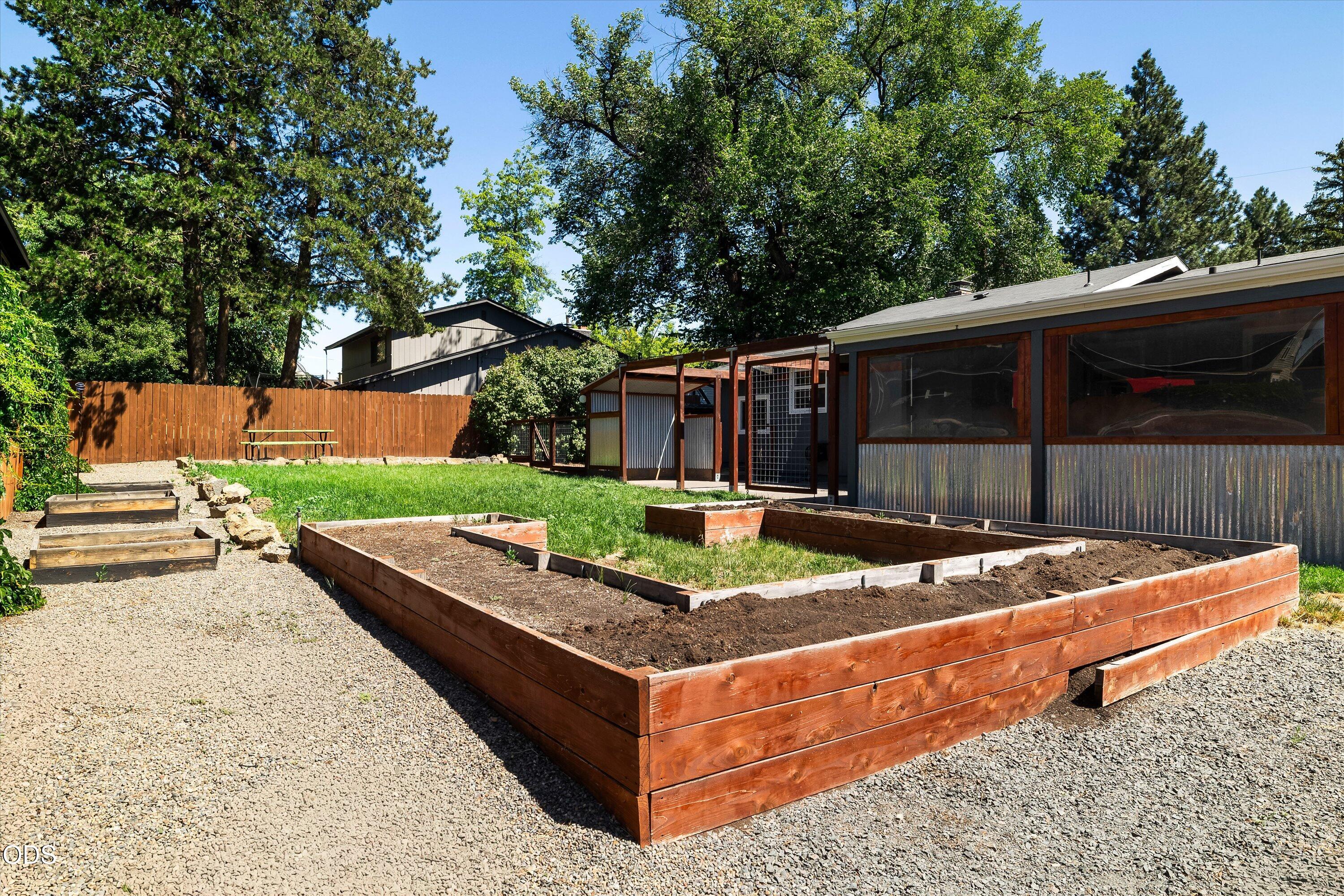 660 Northeast Innes Lane Bend, OR 97701 - Photo 7 of 41