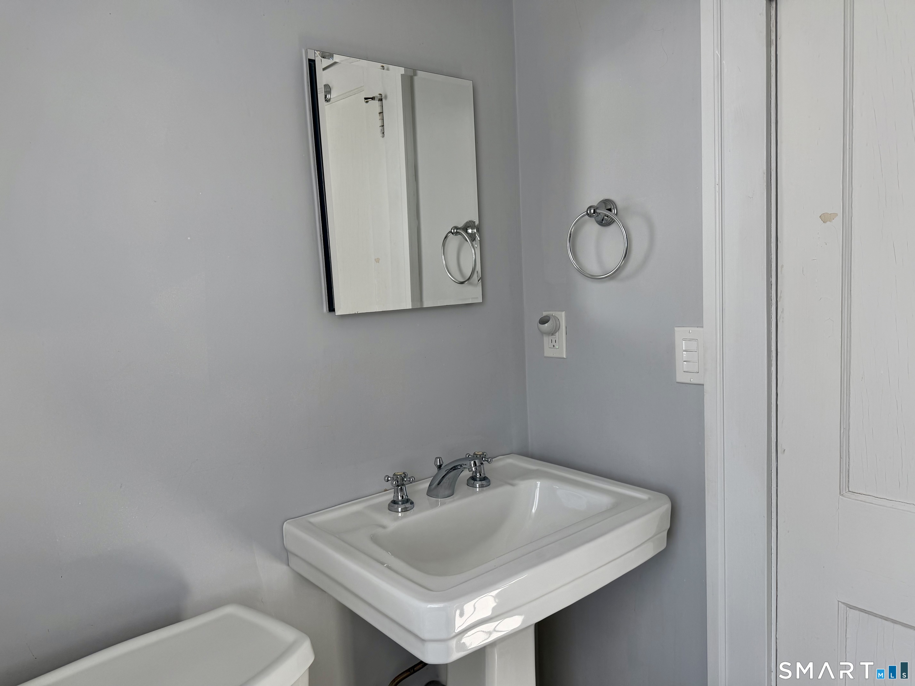 43 Neck Road Madison, CT 06443 - Photo 31 of 33 2nd Floor Full Bath.