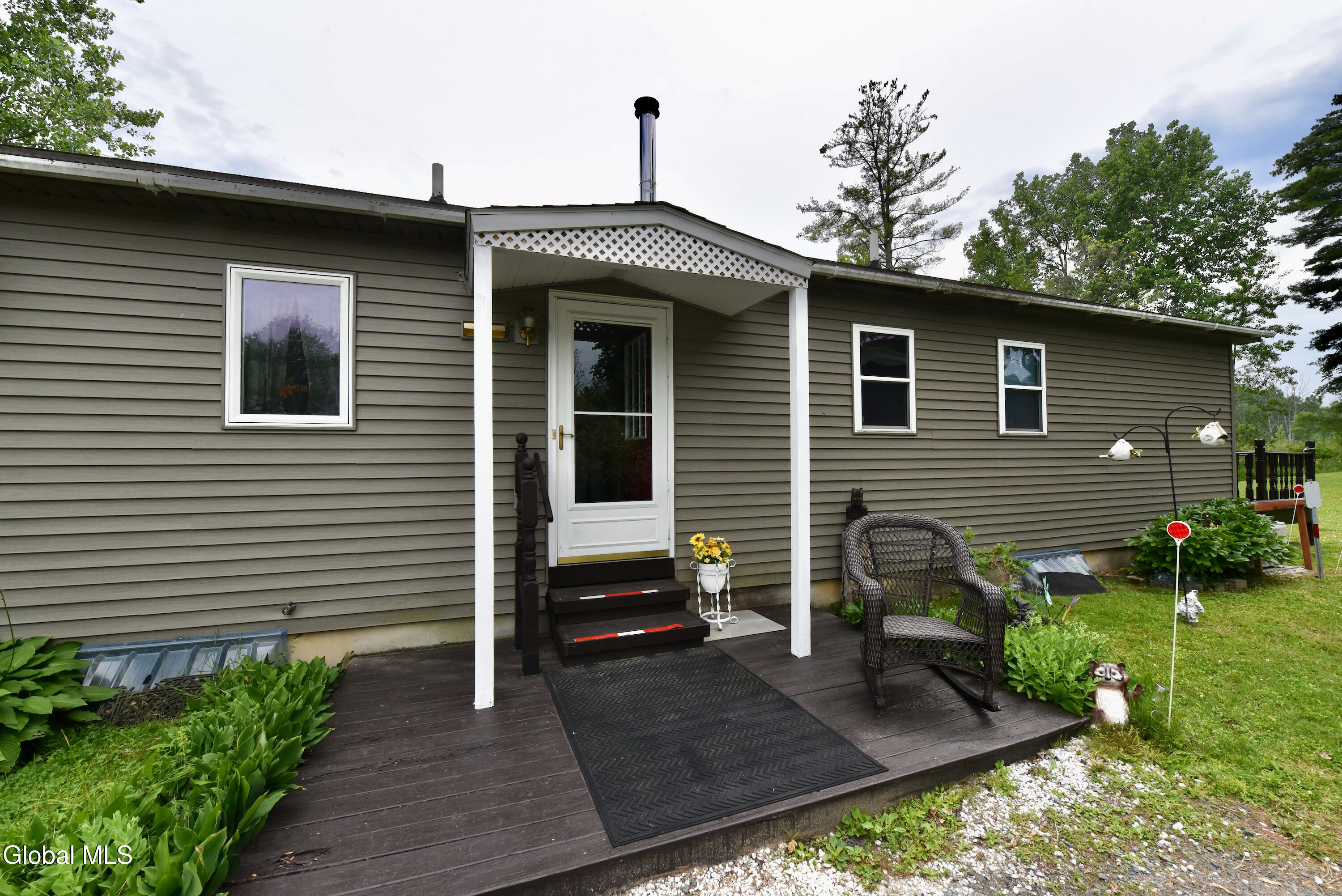 1252 Midline Road Amsterdam, NY 12010 - Photo 1 of 31 4