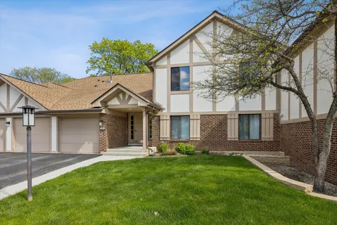 $275,000 | 826 Thornton Court, Unit 2AL, Schaumburg, IL 60193