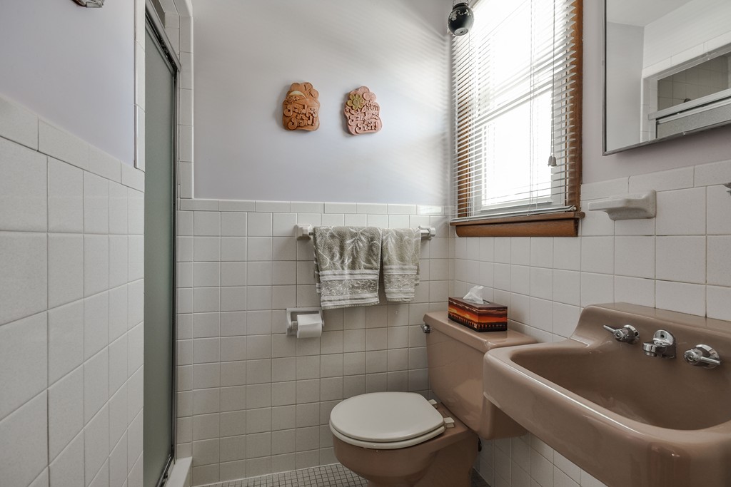17 Ledgewood Road Framingham, MA 01701 - Photo 10 of 23 Gallery Image 10