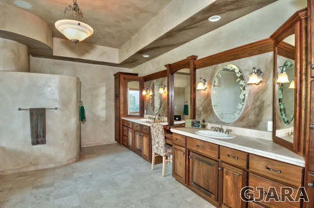 887 25 Road Grand Junction, CO 81505 - Photo 19 of 42 a bathroom with a double vanity sink and a mirror