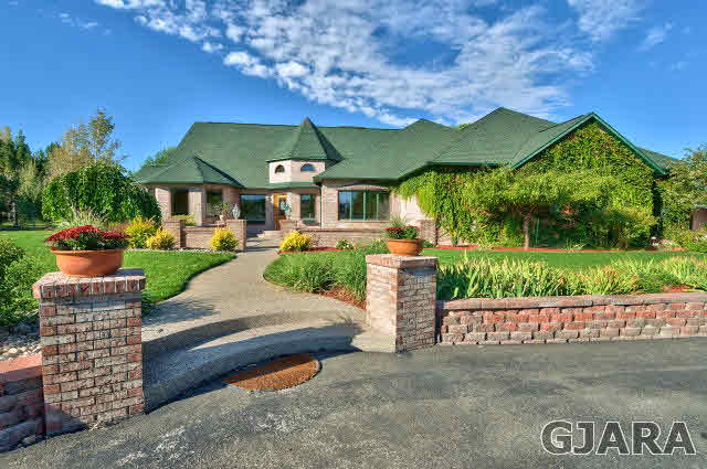 887 25 Road Grand Junction, CO 81505 - Photo 2 of 42 a front view of a house with a garden