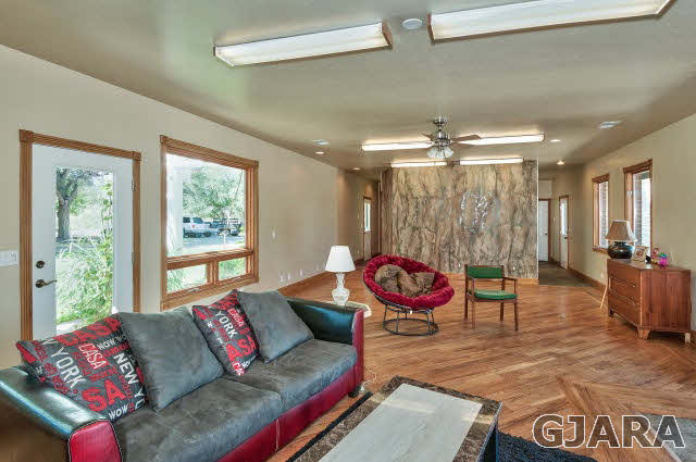887 25 Road Grand Junction, CO 81505 - Photo 28 of 42 a living room with furniture and a large window
