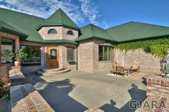 887 25 Road Grand Junction, CO 81505 - Photo 5 of 42 a front view of a house with garden