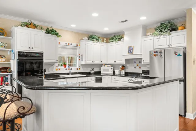 $1,050,000 | 4 Tiburon Drive, Austin, TX 78738