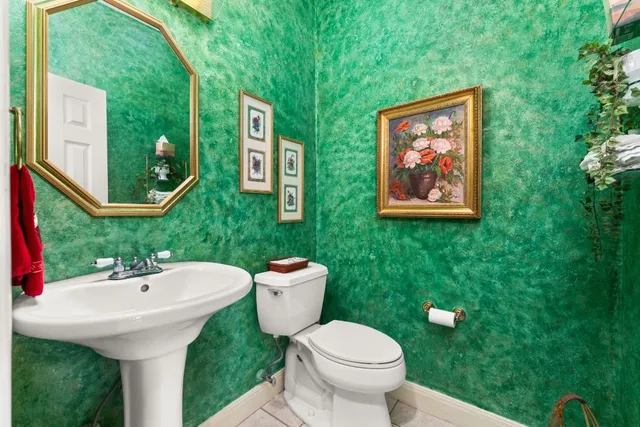 $1,050,000 | 4 Tiburon Drive, Austin, TX 78738