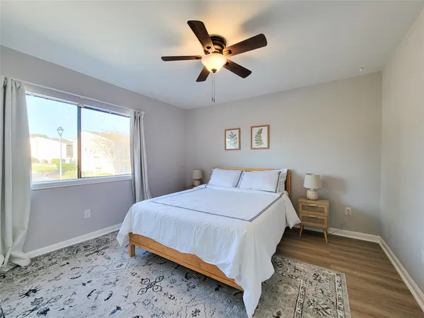 $450,000 | 10 April Point Drive South, Conroe, TX 77356