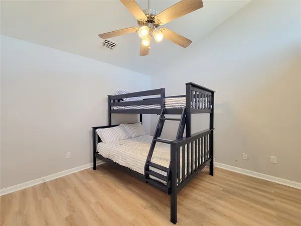 $450,000 | 10 April Point Drive South, Conroe, TX 77356