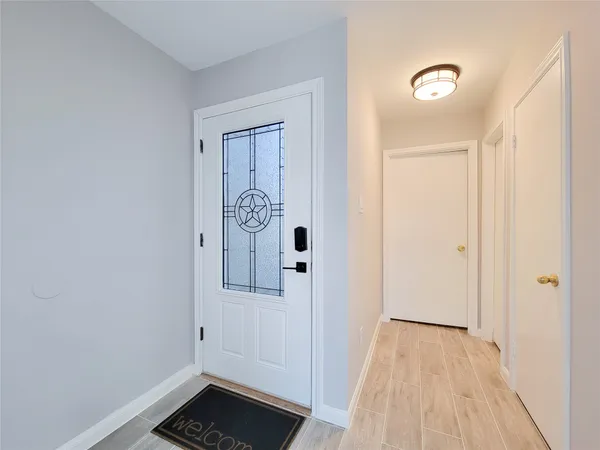 $450,000 | 10 April Point Drive South, Conroe, TX 77356