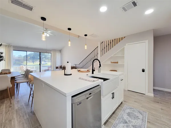 $450,000 | 10 April Point Drive South, Conroe, TX 77356