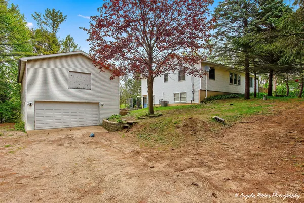 $399,900 | 27580 Brandenburg Road, Ingleside, IL 60041