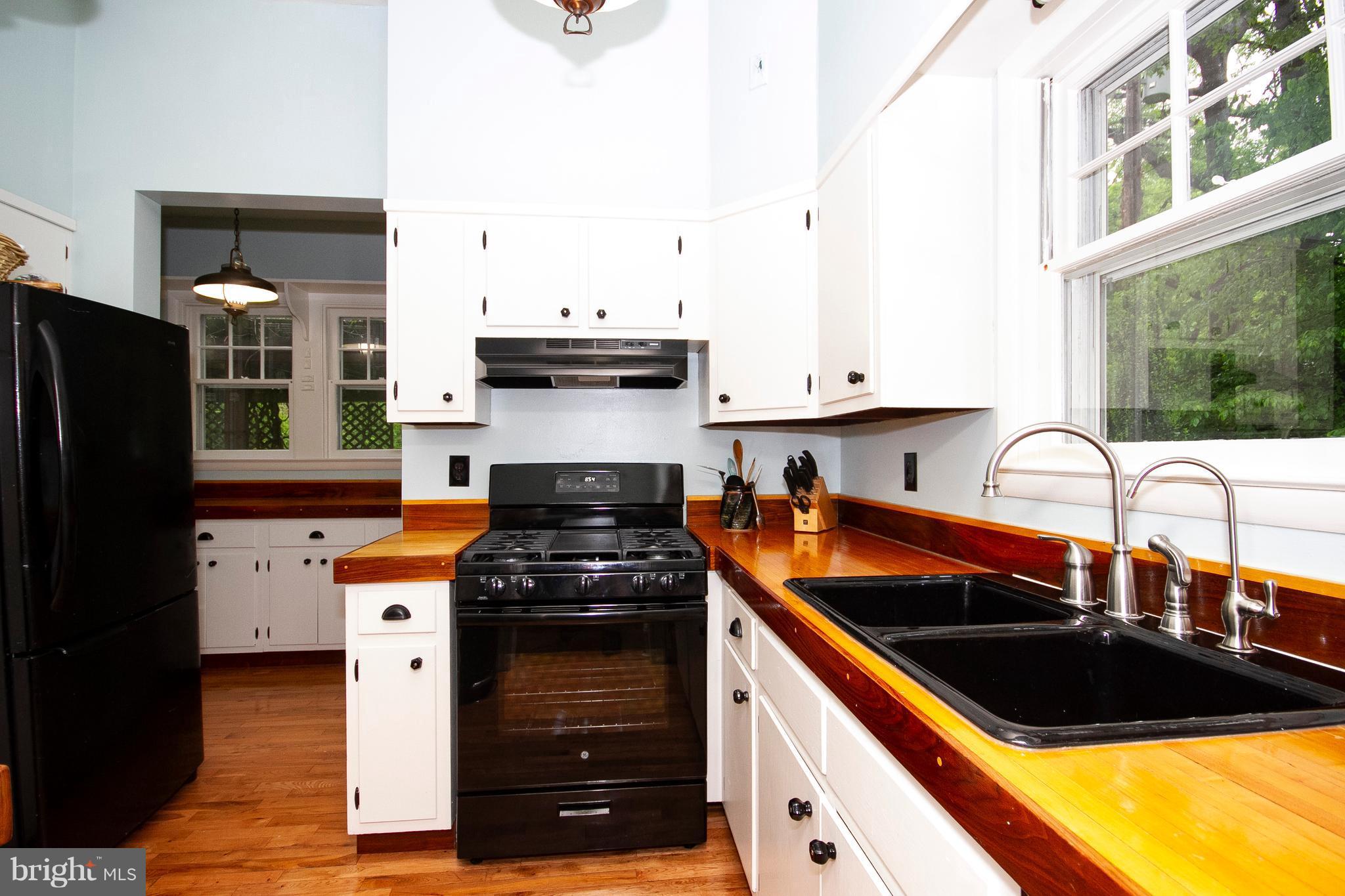 412 Kensington Road Baltimore, MD 21229 - Photo 12 of 30 Kitchen
