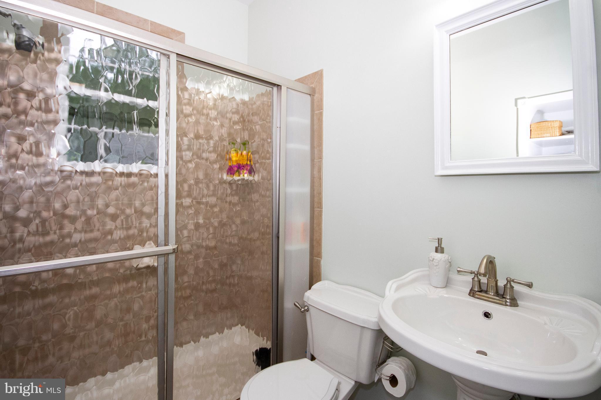 412 Kensington Road Baltimore, MD 21229 - Photo 21 of 30 Bath