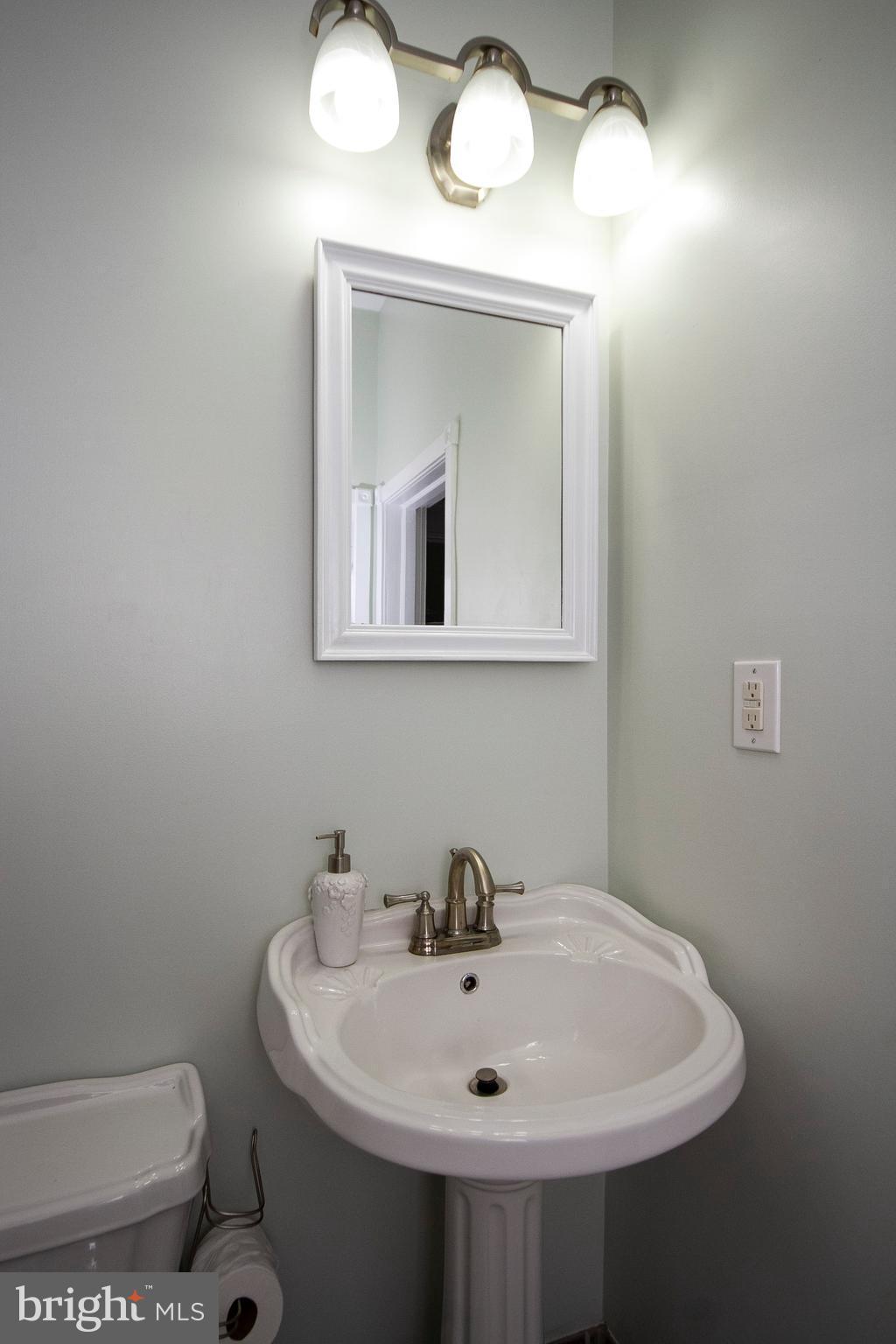 412 Kensington Road Baltimore, MD 21229 - Photo 22 of 30 Bath