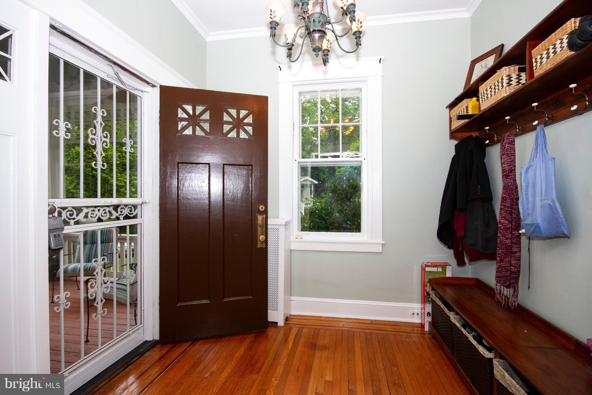 412 Kensington Road Baltimore, MD 21229 - Photo 6 of 30 Foyer