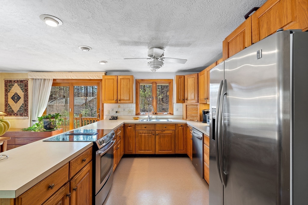 352 Taylor Road Stow, MA 01775 - Photo 8 of 39 Gallery Image 8