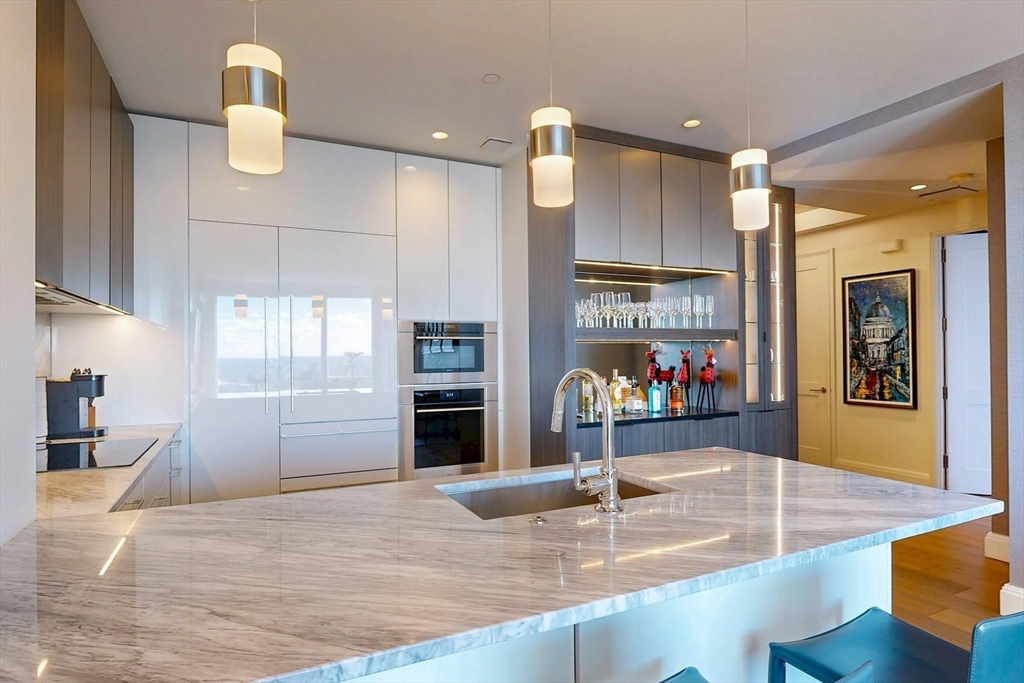 240 Devonshire Street, Unit 4505 Boston, MA 02110 - Photo 12 of 42 a kitchen with refrigerator and window