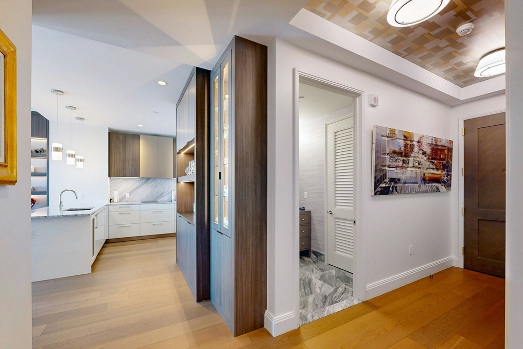 240 Devonshire Street, Unit 4505 Boston, MA 02110 - Photo 16 of 42 a view of living room