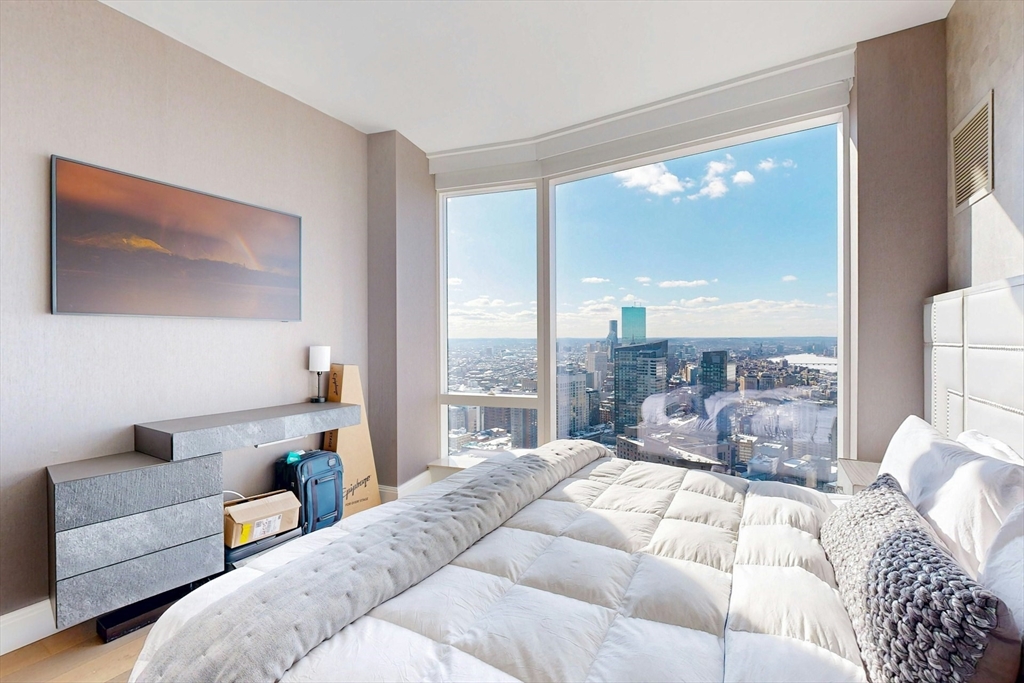 240 Devonshire Street, Unit 4505 Boston, MA 02110 - Photo 19 of 42 a bedroom with a bed and a large window