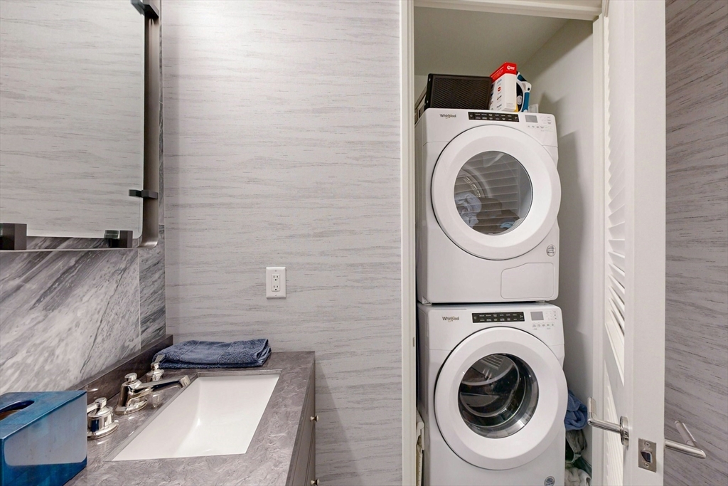 240 Devonshire Street, Unit 4505 Boston, MA 02110 - Photo 26 of 42 a utility room with dryer and washer