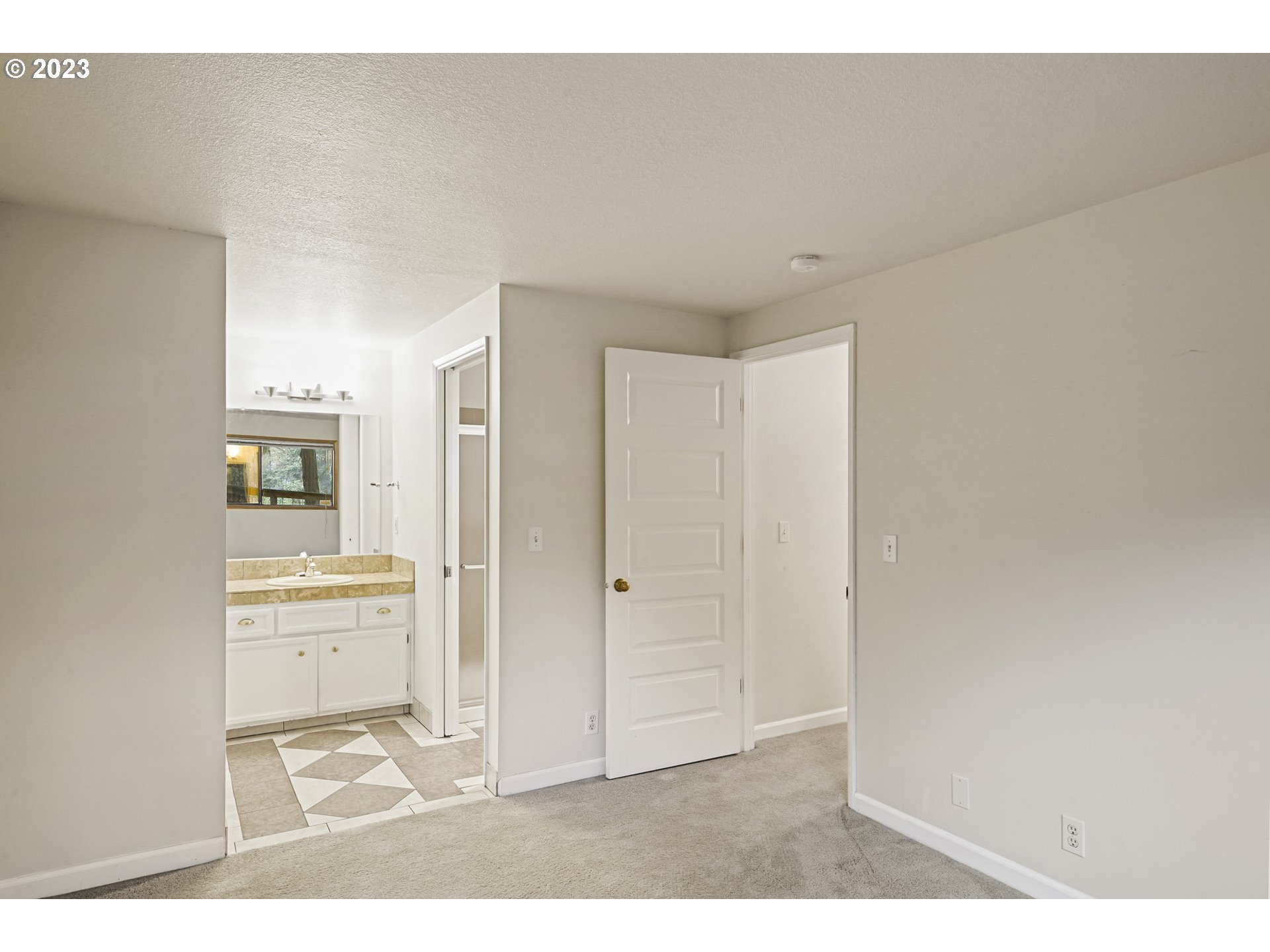 3431 Timberline Drive Eugene, OR 97405 - Photo 11 of 39 a view interior of the house and natural light