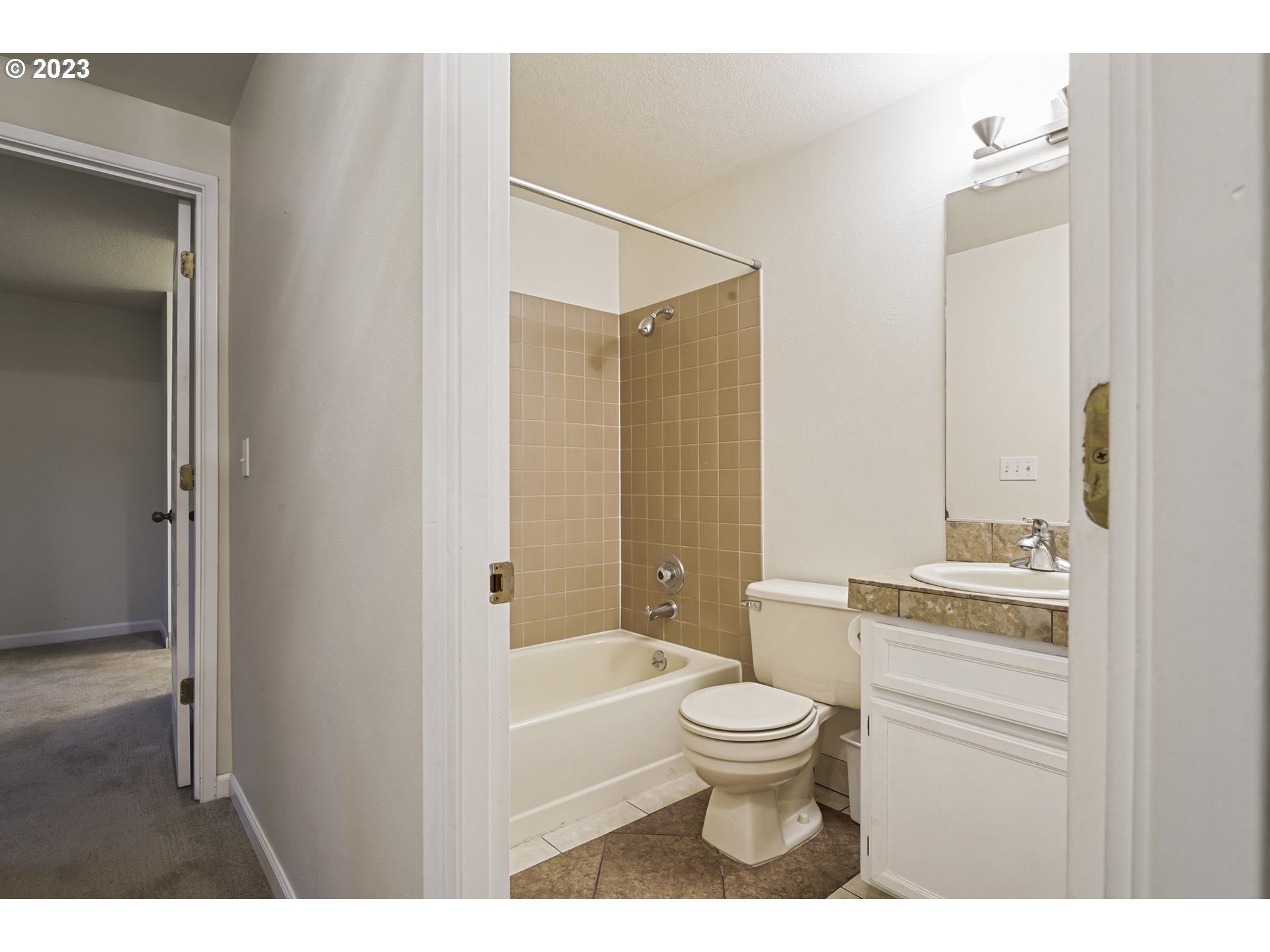 3431 Timberline Drive Eugene, OR 97405 - Photo 13 of 39 a bathroom with a toilet a sink and bathtub