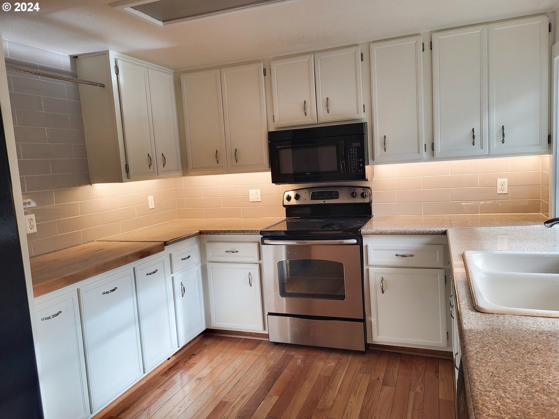 3431 Timberline Drive Eugene, OR 97405 - Photo 20 of 39 a kitchen with cabinets appliances and a wooden floor