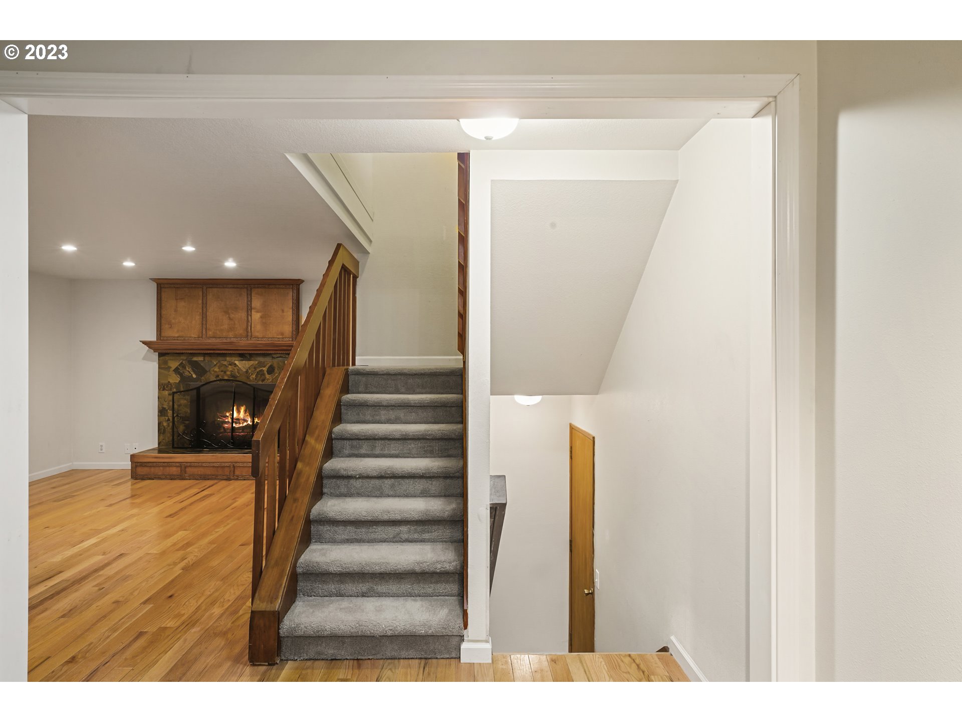 3431 Timberline Drive Eugene, OR 97405 - Photo 24 of 39 a view of entryway with wooden floor