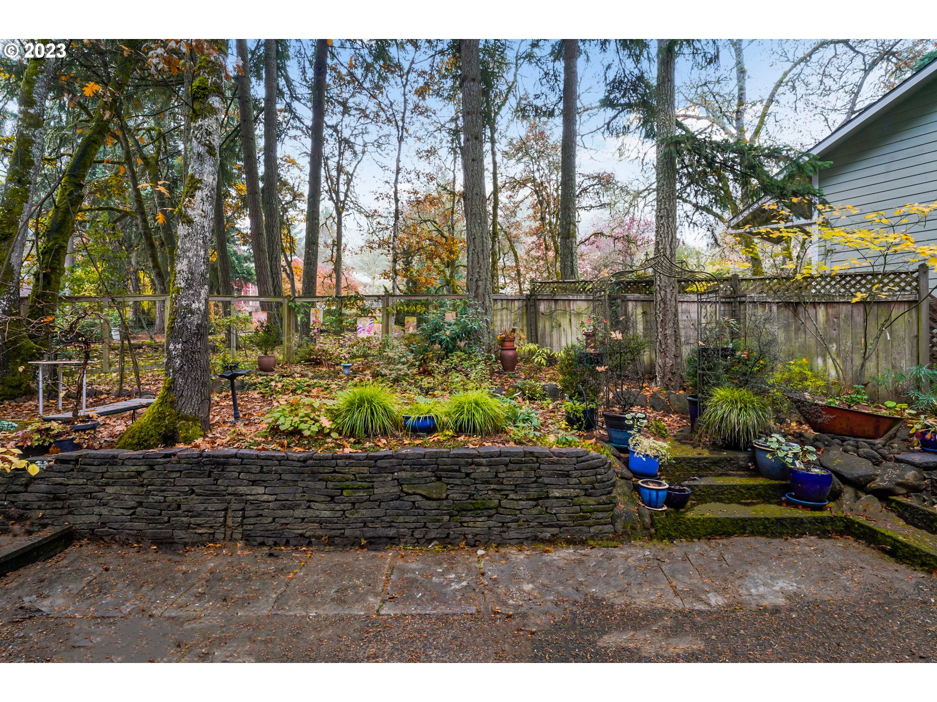 3431 Timberline Drive Eugene, OR 97405 - Photo 38 of 39 a backyard of a house with lots of green space