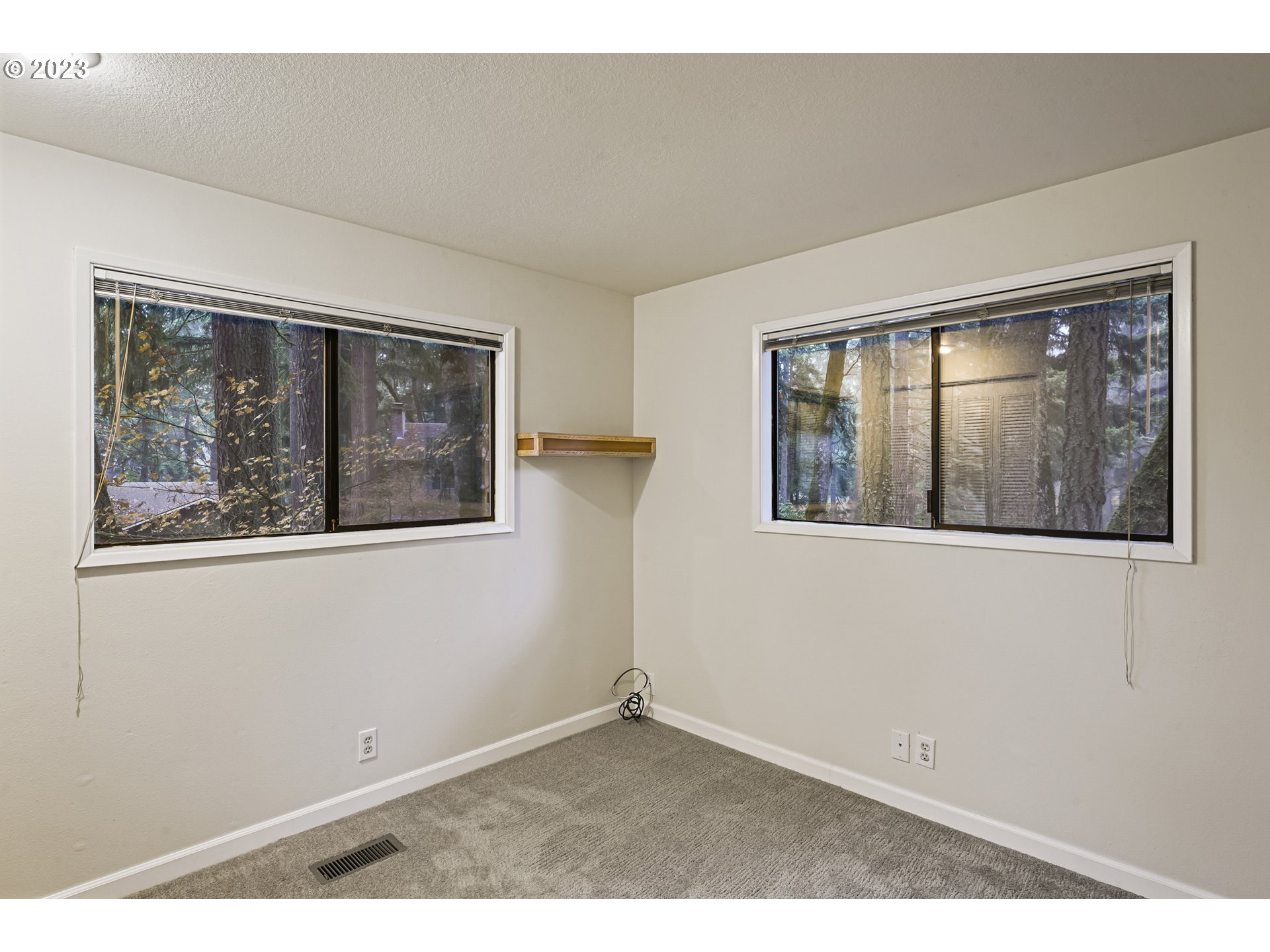 3431 Timberline Drive Eugene, OR 97405 - Photo 8 of 39 an empty room with a window