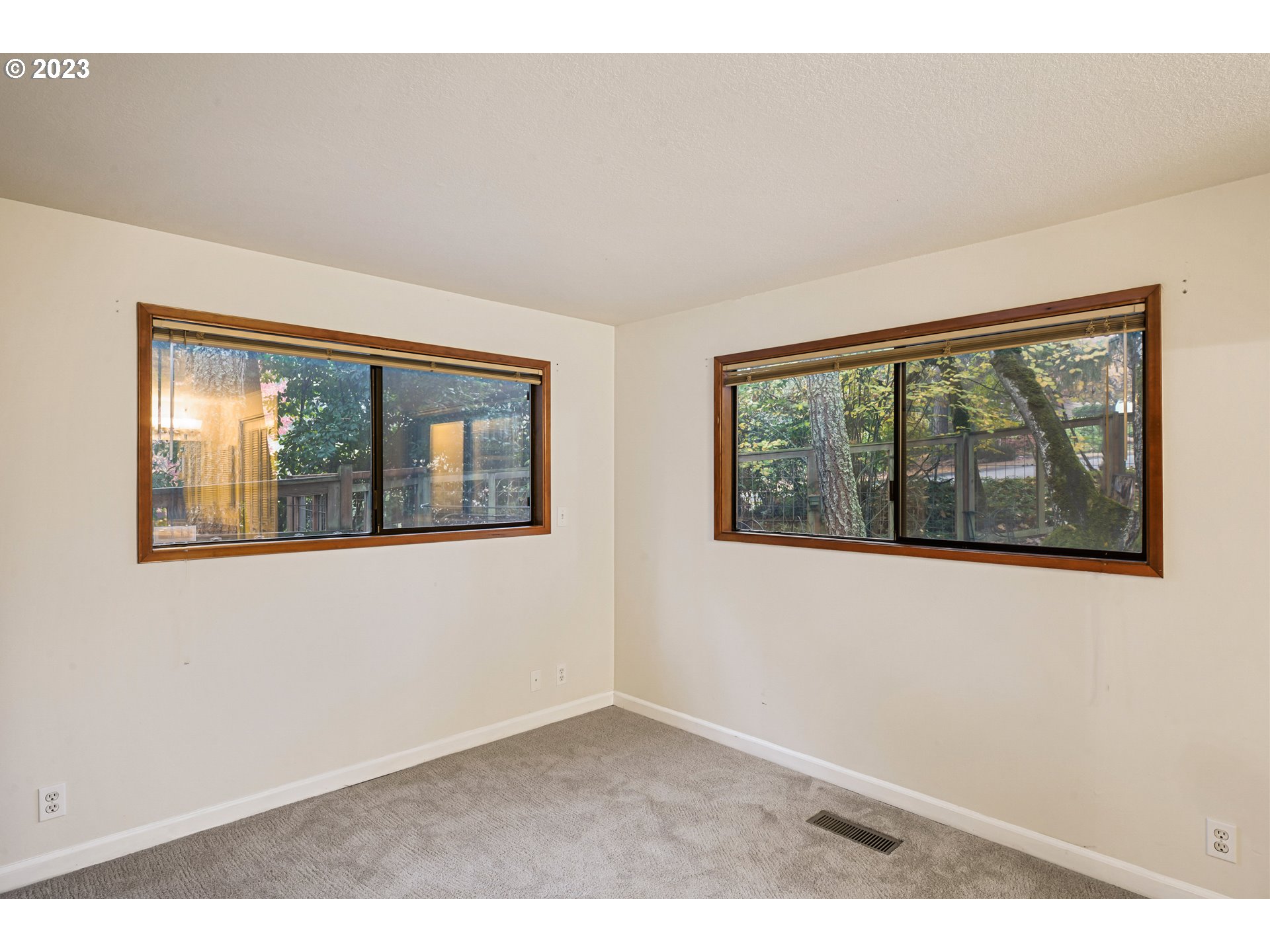 3431 Timberline Drive Eugene, OR 97405 - Photo 10 of 39 a view of an empty room with a window