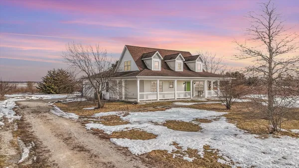 $270,000 | 1465 North County Road 1450 East, Villa Grove, IL 61956