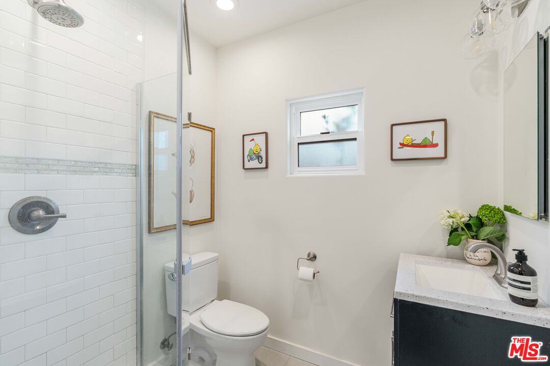 239 North Everett Street Glendale, CA 91206 - Photo 18 of 26