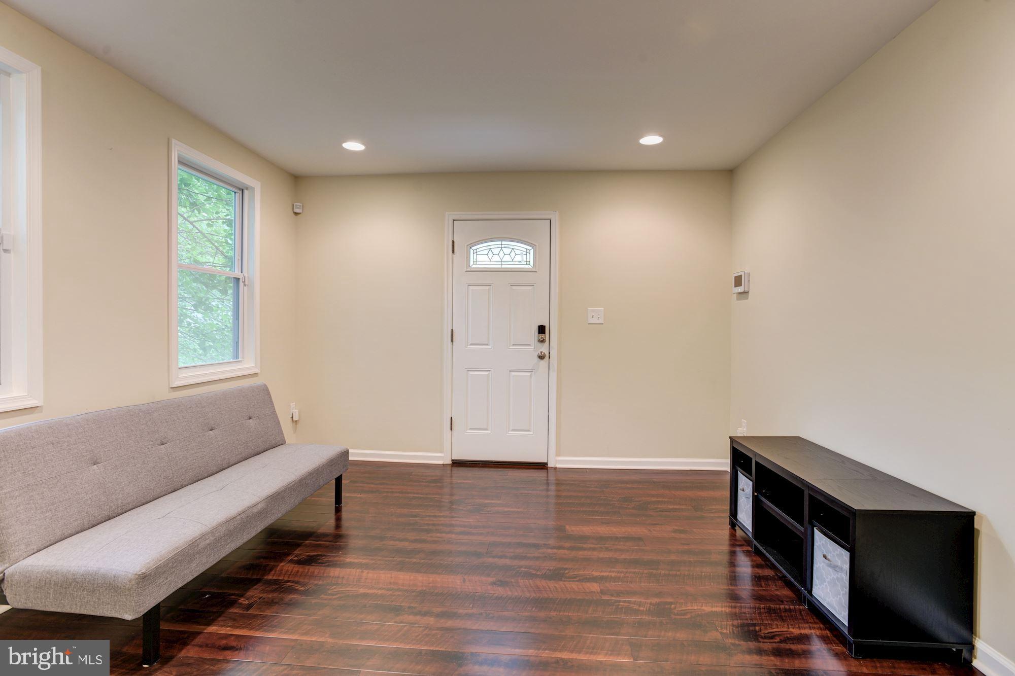 5 Northland Road Baltimore, MD 21207 - Photo 5 of 33 Living Room