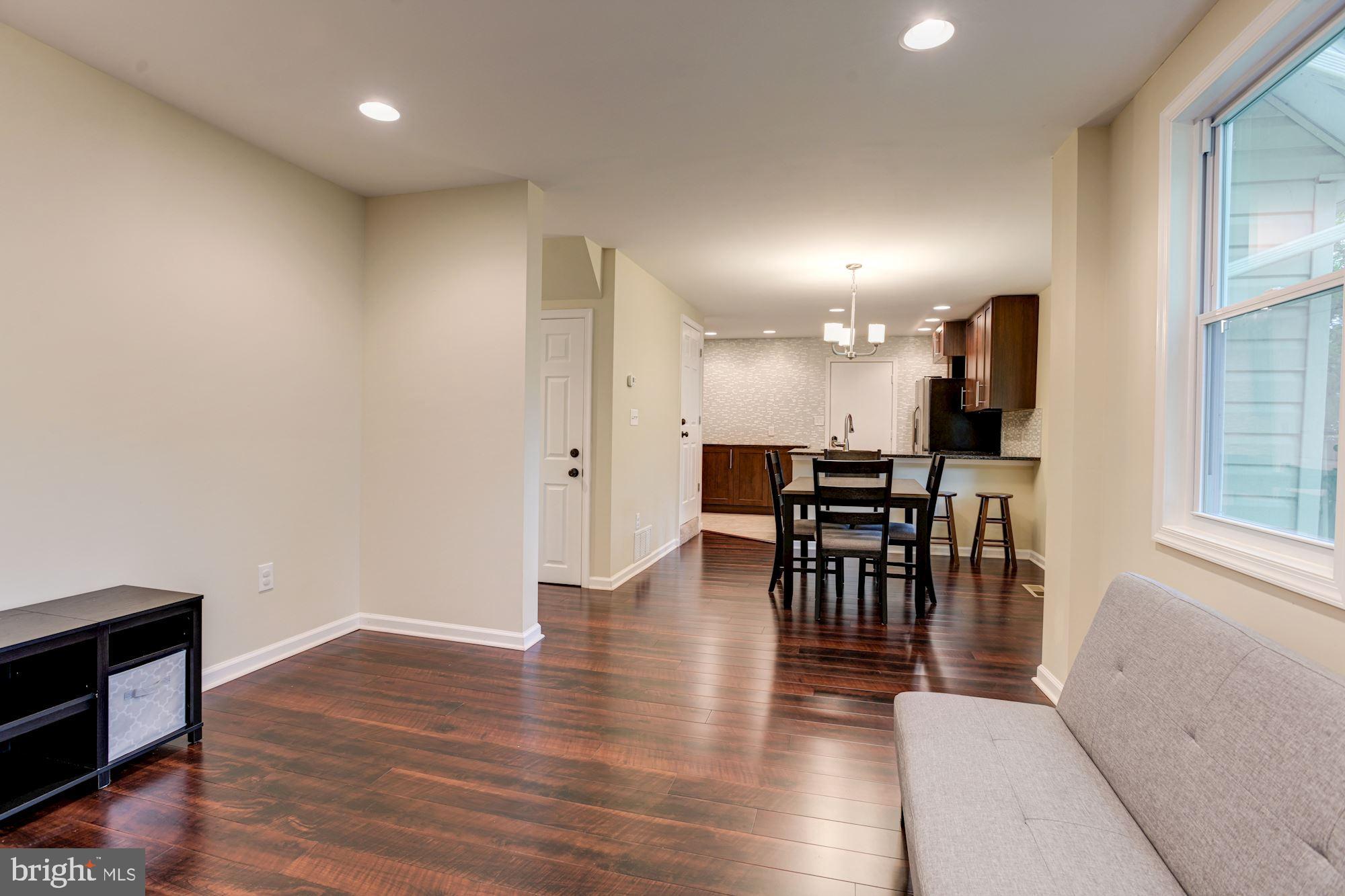 5 Northland Road Baltimore, MD 21207 - Photo 7 of 33 Living Room