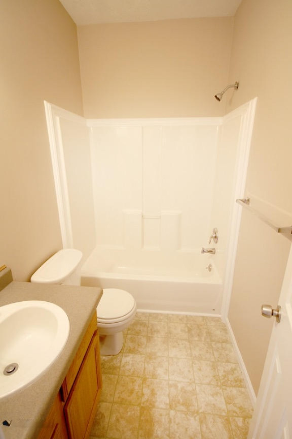 2330 East Geyer Road Niles, MI 49120 - Photo 10 of 16 Main floor bath