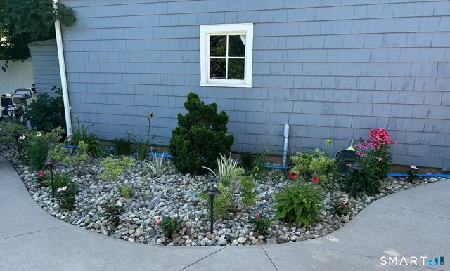 $384,999 | 9 Robin Road, Manchester, CT 06042