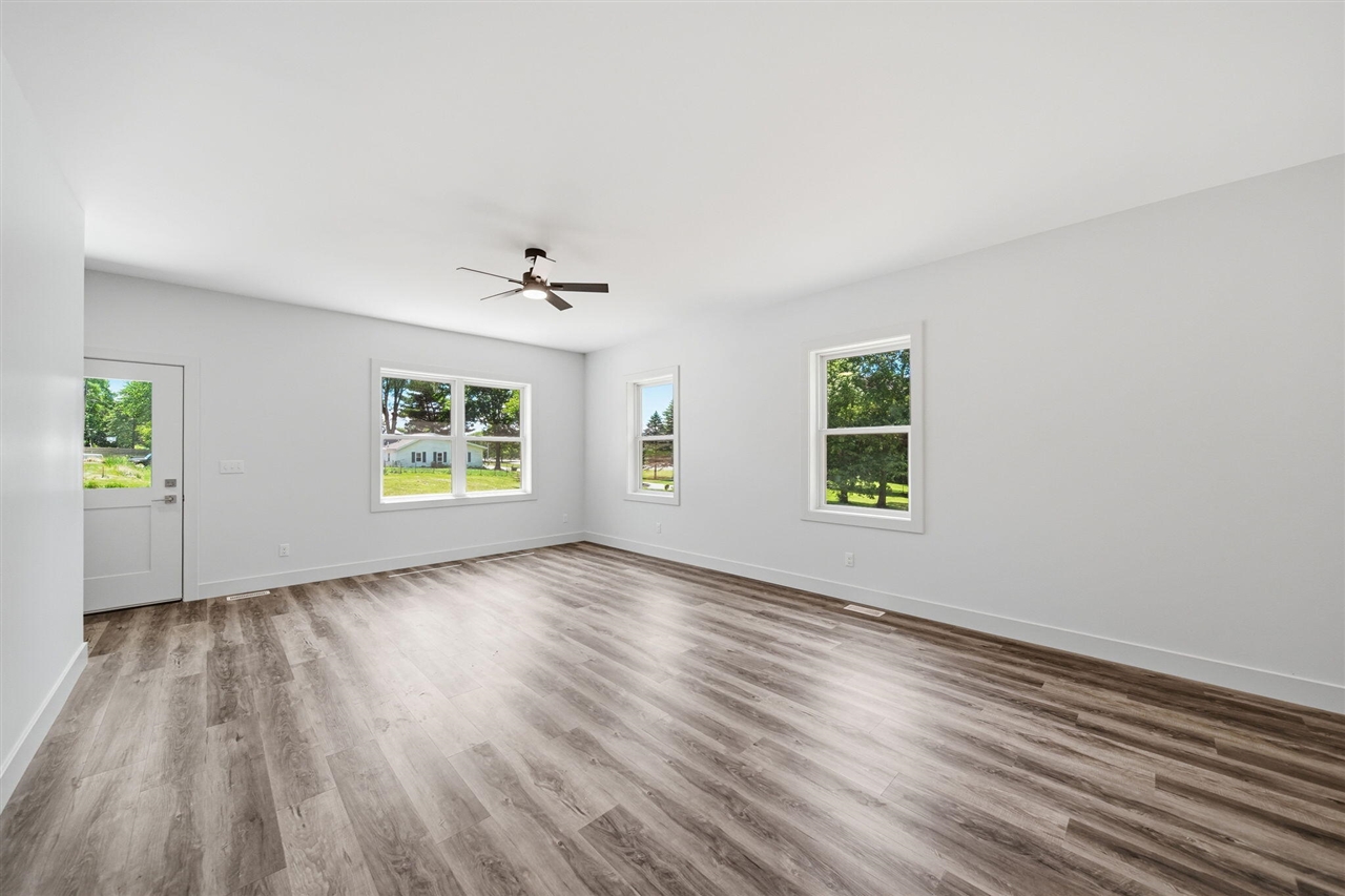 1823 North Sutton Road Jackson, MI 49201 - Photo 11 of 47 Gallery Image 11